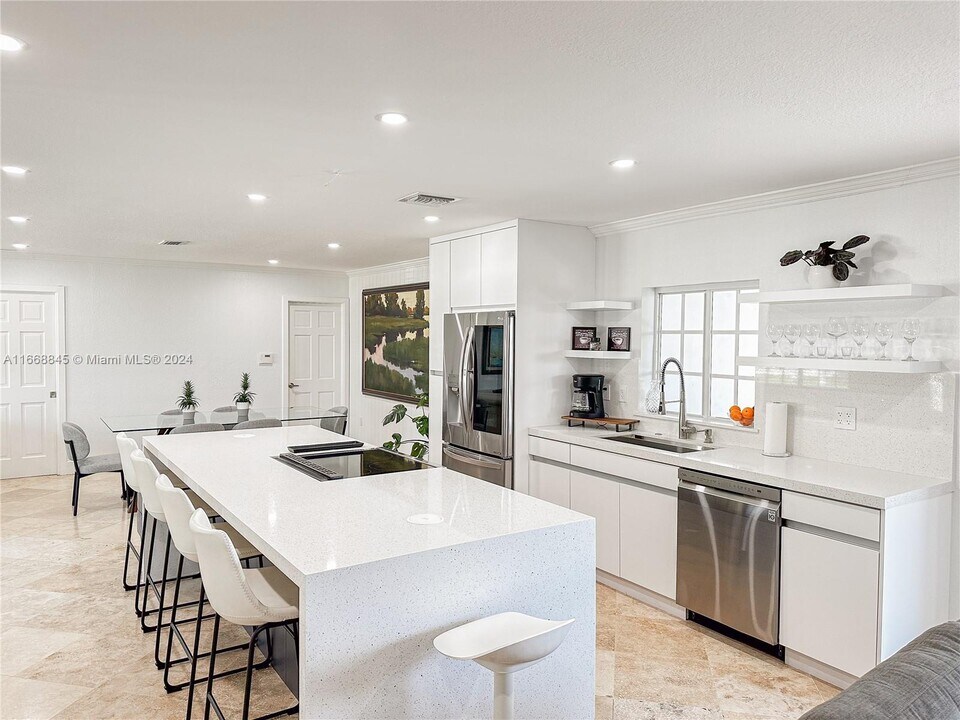 7341 SW 102nd Ave in Miami, FL - Building Photo