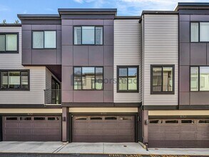 18755 76th Ave W in Lynnwood, WA - Foto de edificio - Building Photo