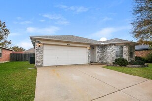 908 Fenway Ln in Saginaw, TX - Building Photo