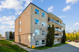 Lake Street Apartments in Sault Ste Marie, ON - Building Photo - Building Photo