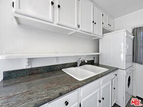 8513 Wiley Post Ave in Los Angeles, CA - Building Photo - Building Photo
