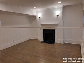 1402 Beacon St, Unit 3 in Brookline, MA - Foto de edificio - Building Photo