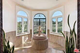 10827 Pacific View Dr in Malibu, CA - Building Photo - Building Photo