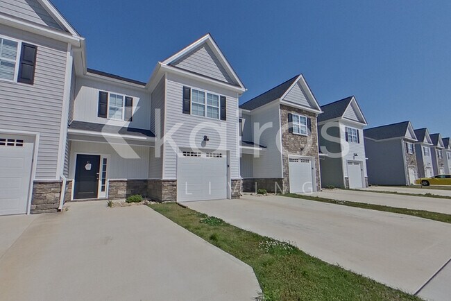 3713 Oak Leaf Wy in Greenville, NC - Building Photo - Building Photo