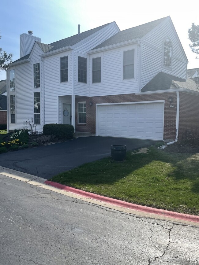 114 Meadowbrook Ln in Lake Bluff, IL - Building Photo - Building Photo
