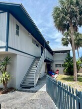 7006 Midnight Pass Rd, Unit 2 in Siesta Key, FL - Foto de edificio - Building Photo
