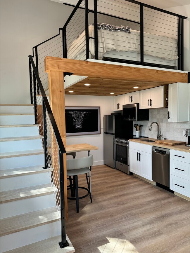 245 Country Hills Ln, Unit Remodeled Bright Cottage