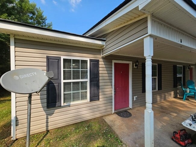 3096 Mobley Bridge Rd in Hogansville, GA - Building Photo - Building Photo