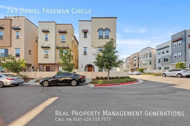 749 Daniel Freeman Cir in Inglewood, CA - Building Photo - Building Photo