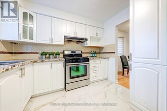 4 Croxley Green in Markham, ON - Building Photo - Building Photo
