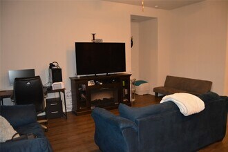 17616 Cedar Crst Dr in Conroe, TX - Building Photo - Building Photo