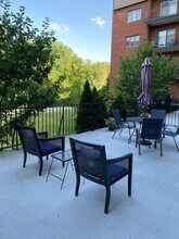 129 Acacia Cir, Unit 102 in Indian Head Park, IL - Building Photo - Building Photo
