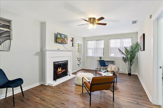 8633 Emerald Isle Cir S