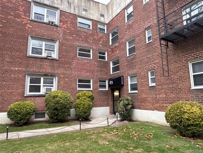 15 Schenck Ave in Great Neck Plaza, NY - Building Photo - Building Photo