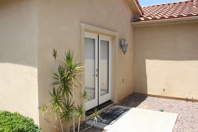 6663 N Ofelia Dr in San Bernardino, CA - Building Photo - Building Photo
