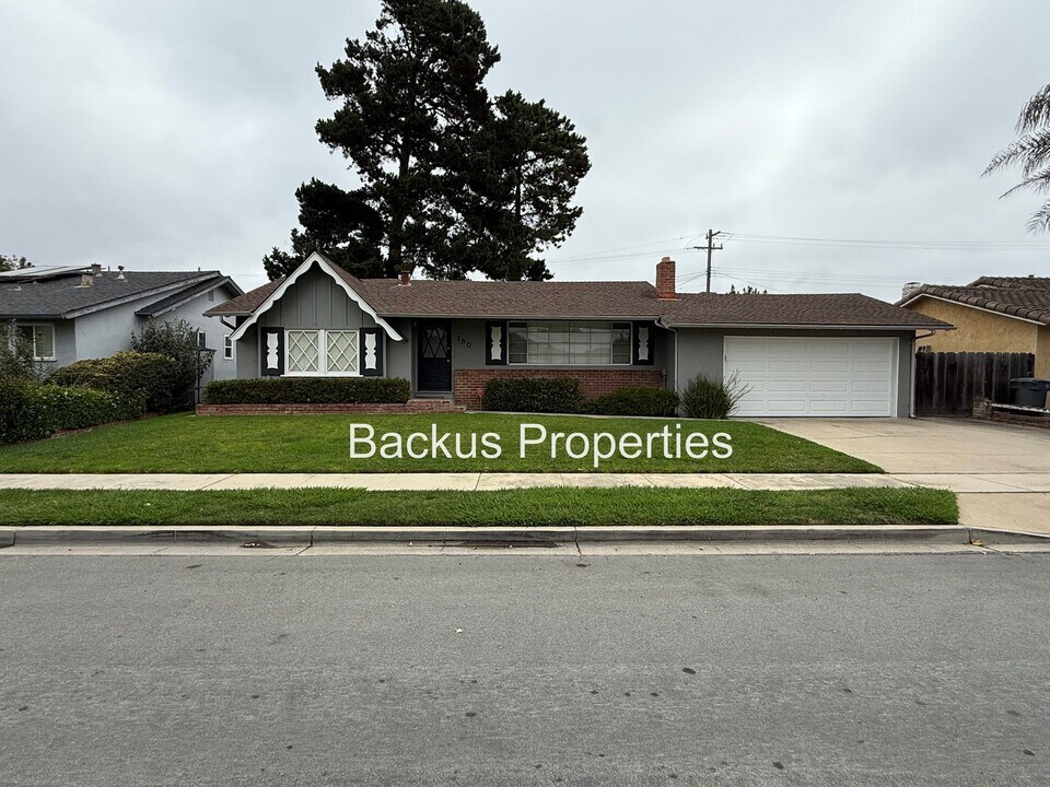 180 Chaucer Dr in Salinas, CA - Building Photo