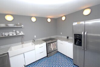 1800 Collins Ave in Miami Beach, FL - Foto de edificio - Building Photo