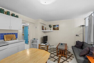 56 Hobson St, Unit 1 in Boston, MA - Foto de edificio - Building Photo