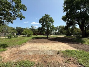 305-401 Chaparral Rd in Austin, TX - Building Photo - Building Photo