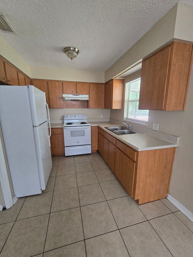 1204 N Gordon St in Plant City, FL - Building Photo - Building Photo