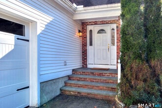 10 Tiffany Ln in Weston, CT - Building Photo - Building Photo