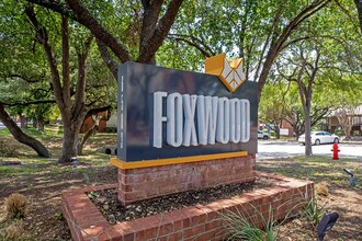 Foxwood in Austin, TX - Foto de edificio - Building Photo