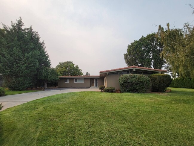 305 N Quincy Pl in Kennewick, WA - Building Photo - Building Photo