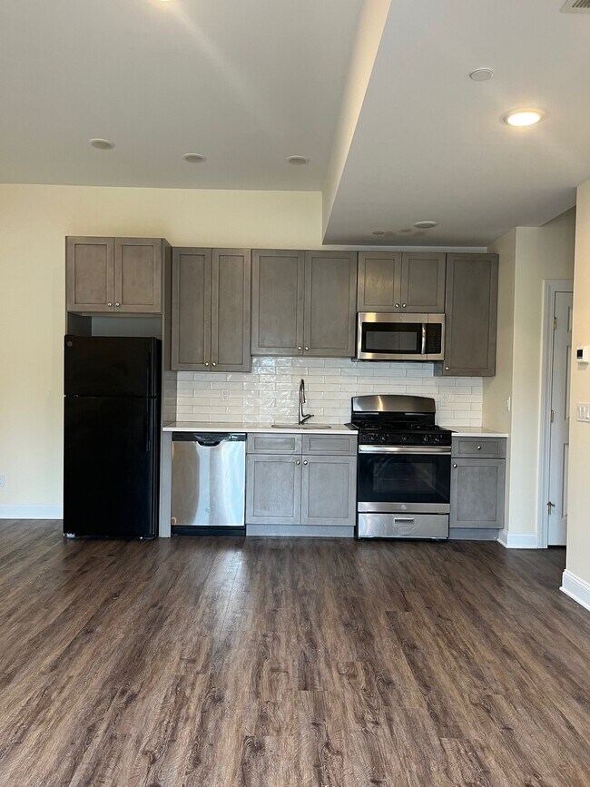 506 Boston Post Rd, Unit 101 in Orange, CT - Building Photo - Building Photo