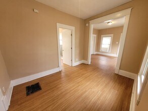 1310 Ascension St in Des Moines, IA - Building Photo - Building Photo