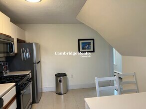 90A Dexter Ave, Unit A in Watertown, MA - Foto de edificio - Building Photo