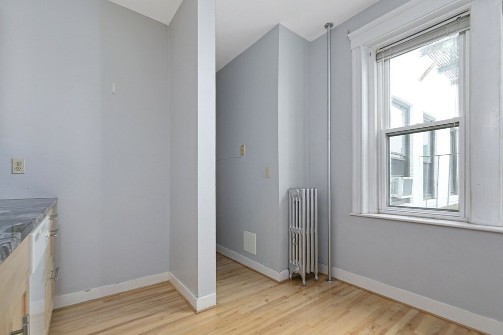 152-5 Strathmore Rd, Unit 152 in Boston, MA - Building Photo