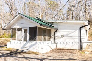 1422 Wilson Rd in Rossville, GA - Building Photo