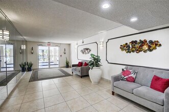 6600 Cypress Rd in Plantation, FL - Building Photo - Building Photo