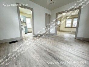 5244 Hunter Ave in Cincinnati, OH - Building Photo - Building Photo