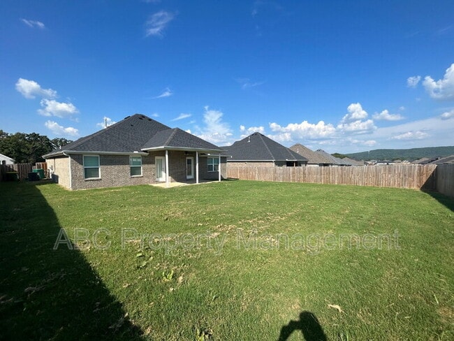 350 S Emerald Woods Run in Farmington, AR - Foto de edificio - Building Photo