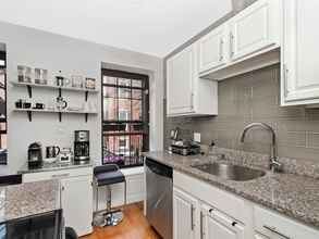 15 Medford St, Unit 1 in Chelsea, MA - Building Photo - Building Photo