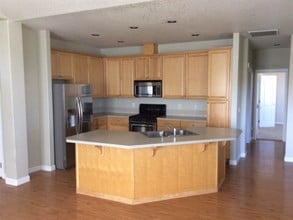 979 Burley Hill Dr NW in Salem, OR - Foto de edificio - Building Photo