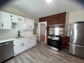 16 Sullivan Rd, Unit R in Cambridge, MA - Building Photo