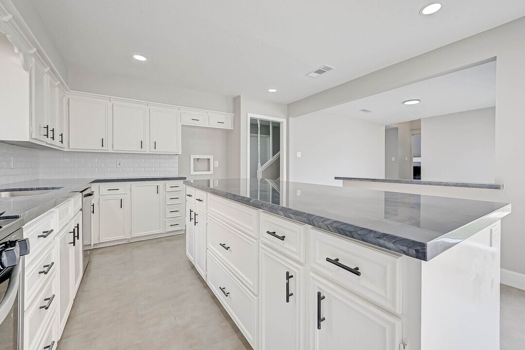 10719 Kitty Brook Dr in Houston, TX - Building Photo