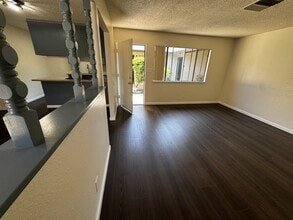 3702 Bridgeford Ln in Modesto, CA - Foto de edificio - Building Photo