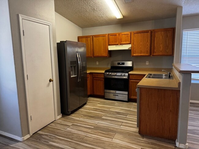 2108 Canter St SW in Albuquerque, NM - Foto de edificio - Building Photo