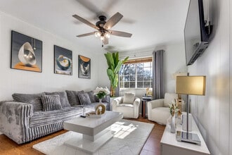 220 Mitchell St in Nacogdoches, TX - Building Photo - Building Photo