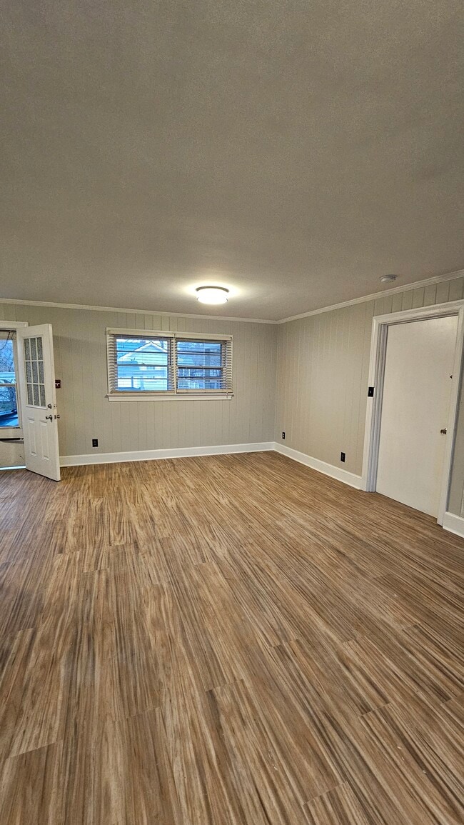 property at 202 N Caswell St