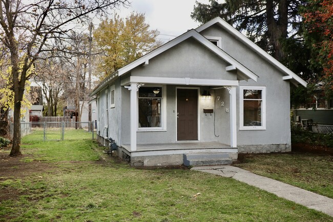 728 E Ermina Ave in Spokane, WA - Foto de edificio - Building Photo