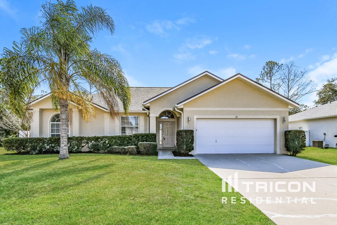 24 Royal Palm Ln in Palm Coast, FL - Building Photo