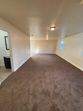 123 E 88th St in Los Angeles, CA - Foto de edificio - Building Photo