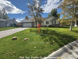 176 Country Club Dr in Stansbury Park, UT - Building Photo