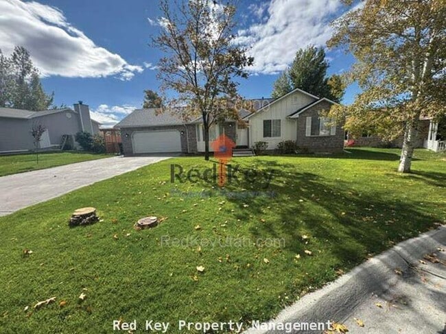 property at 176 Country Club Dr
