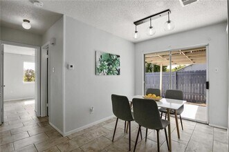 517-519 Greenlawn Blvd in Round Rock, TX - Building Photo - Building Photo