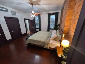 838 S High St, Unit German Village Apartment in Columbus, OH - Building Photo - Building Photo